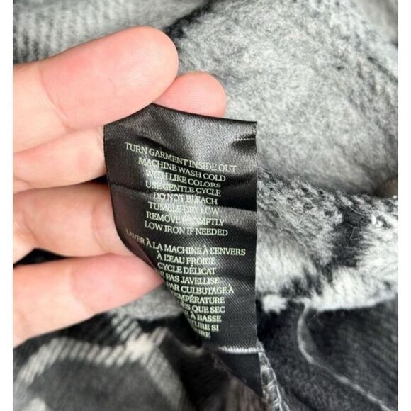 Blank NYC Flannel Jacket Size Small Gray Tie Front Black Buttoned Long Sleeve - Picture 9 of 10